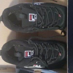 Unisex Filas barely worn big kids size 2